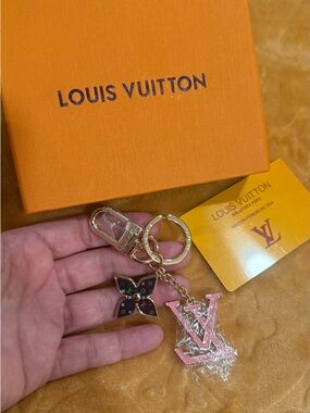 Gold-Tone Key Charm  LV and Black Monogr  Pink & Black Monogram